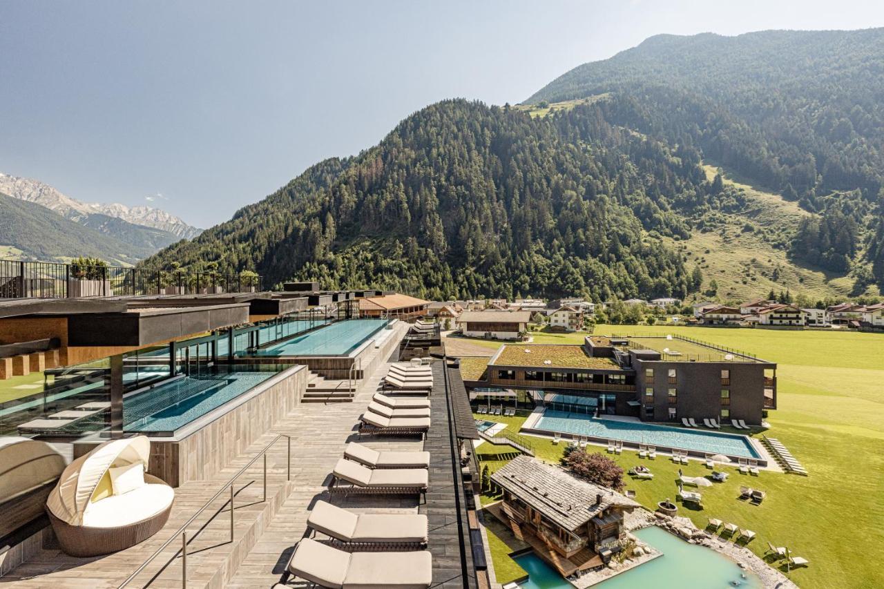 Alpine Luxury Spa Resort Schwarzenstein Лутаго Екстериор снимка