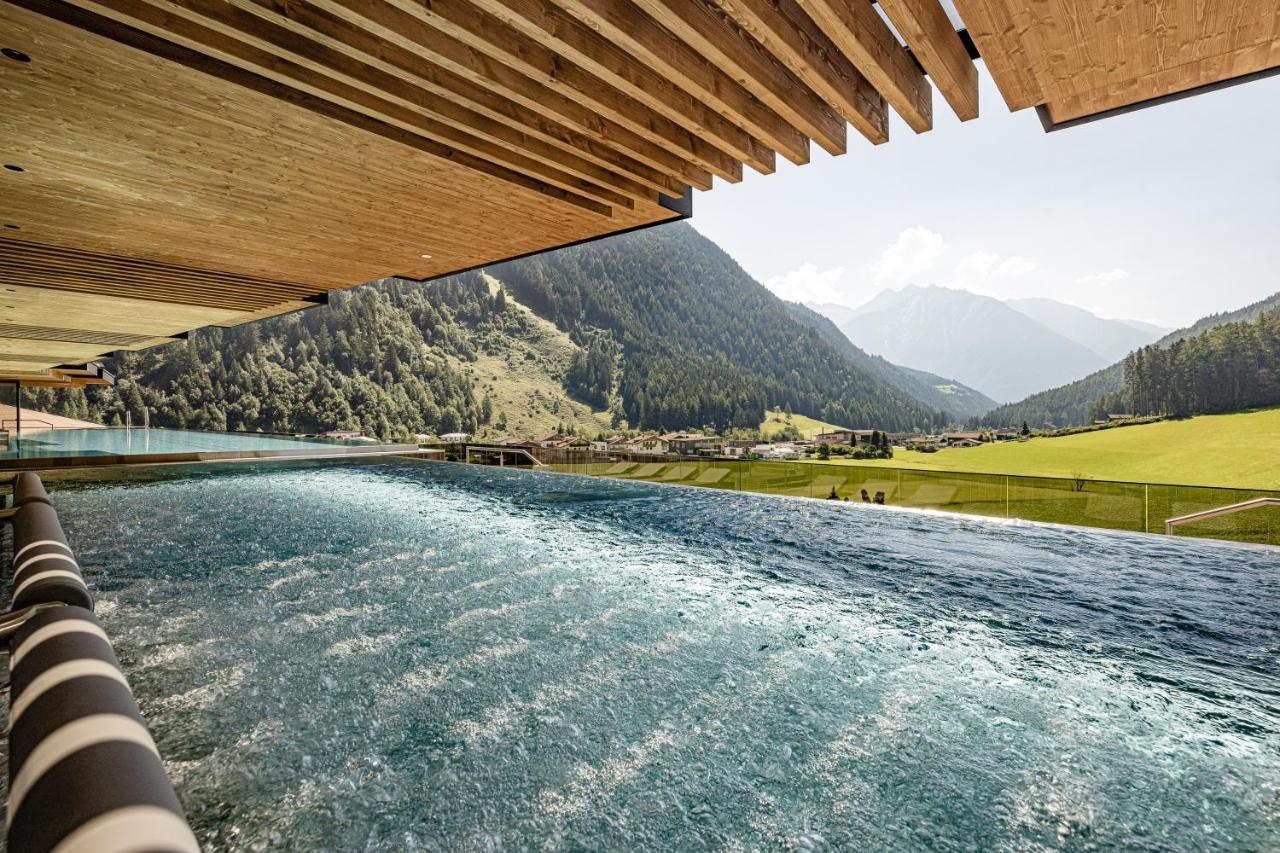 Alpine Luxury Spa Resort Schwarzenstein Лутаго Екстериор снимка