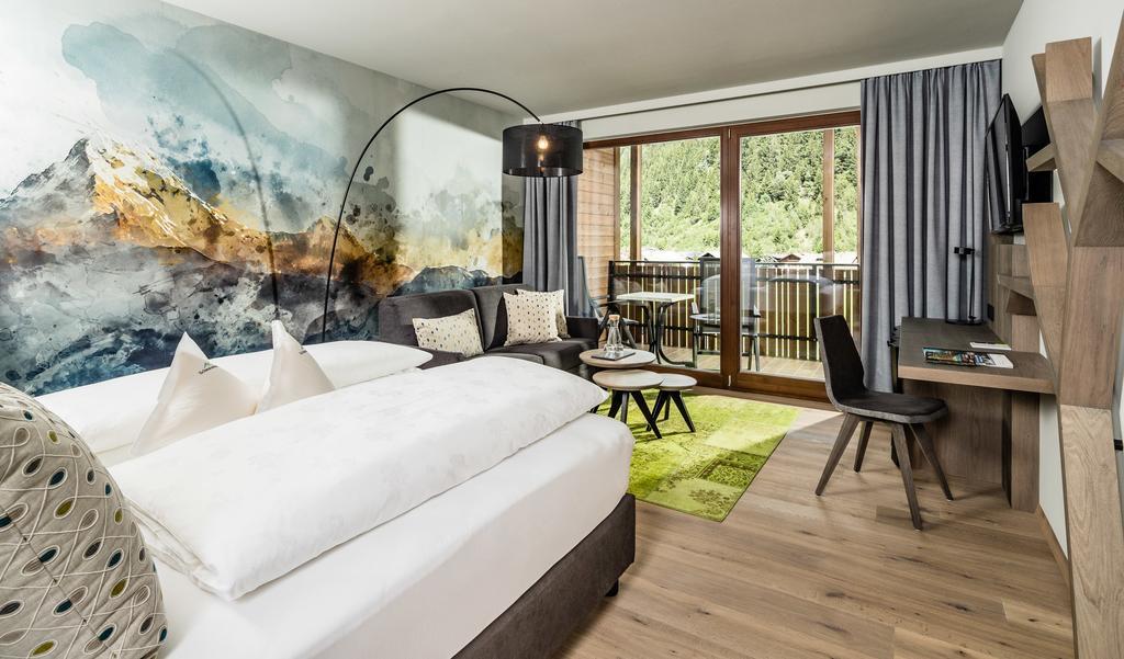 Alpine Luxury Spa Resort Schwarzenstein Лутаго Екстериор снимка